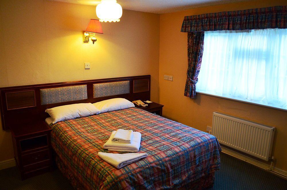 The Holt Hotel Steeple Aston ภายนอก รูปภาพ