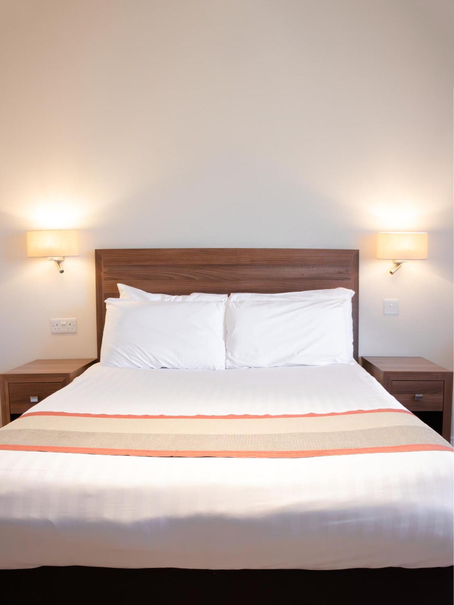 The Holt Hotel Steeple Aston ภายนอก รูปภาพ
