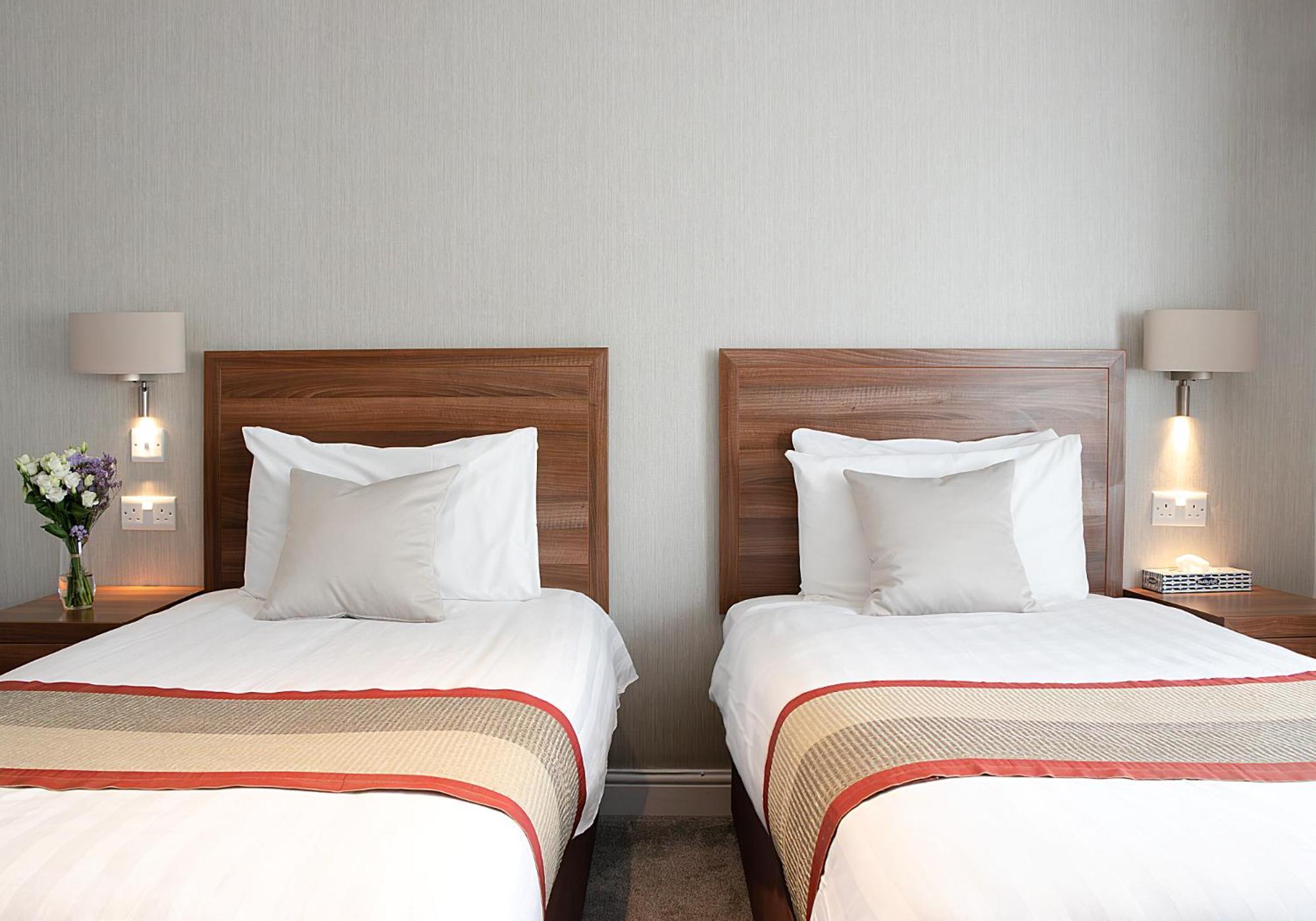 The Holt Hotel Steeple Aston ภายนอก รูปภาพ
