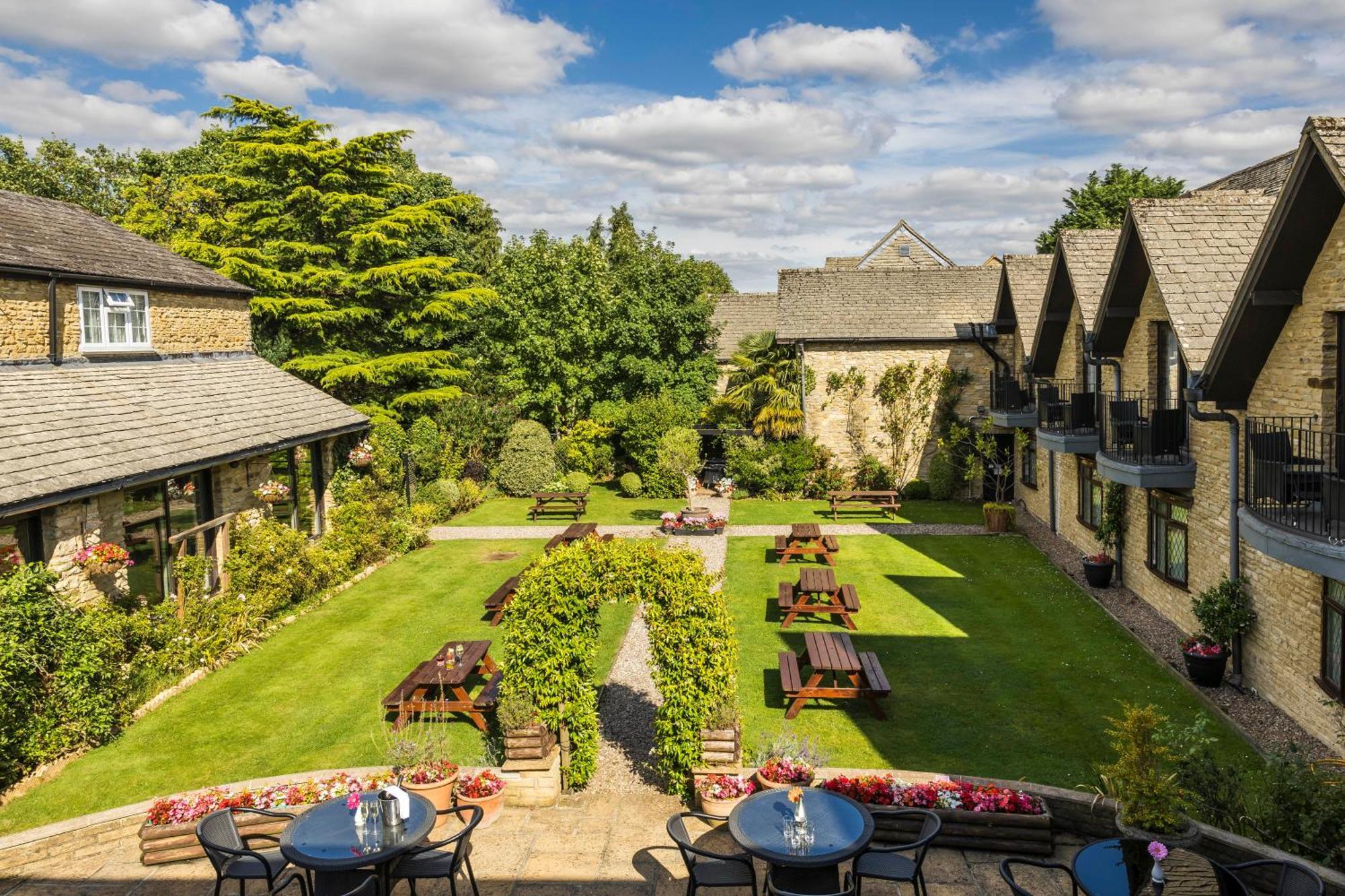 The Holt Hotel Steeple Aston ภายนอก รูปภาพ