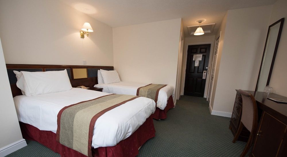 The Holt Hotel Steeple Aston ภายนอก รูปภาพ