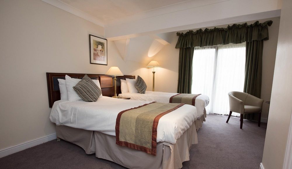 The Holt Hotel Steeple Aston ภายนอก รูปภาพ